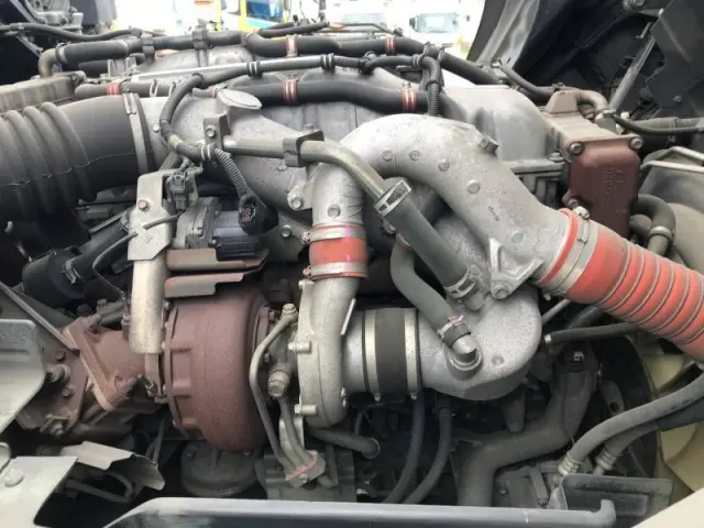 いすゞ ギガ QPG-CYL77B(6x2)の写真17