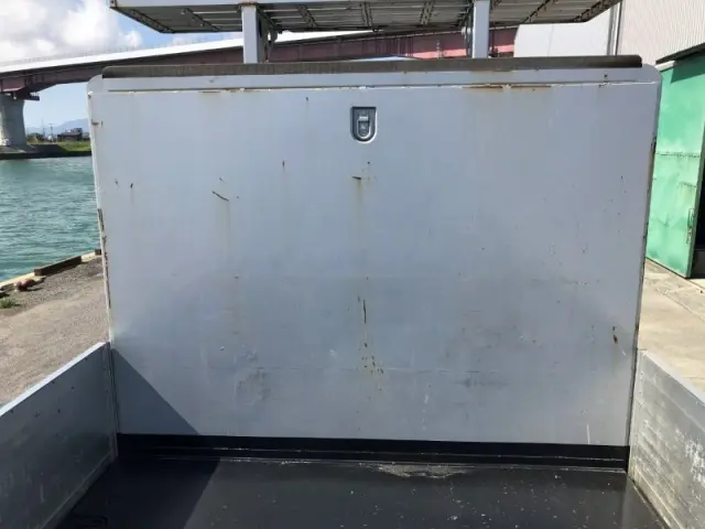 いすゞ ギガ QPG-CYL77B(6x2)の写真22