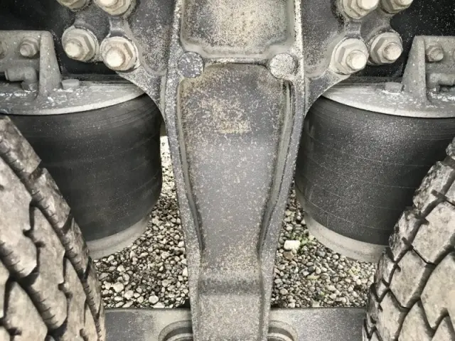 いすゞ ギガ QPG-CYL77B(6x2)の写真27