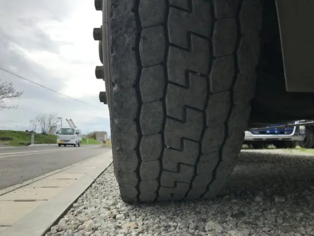 いすゞ ギガ QPG-CYL77B(6x2)の写真29