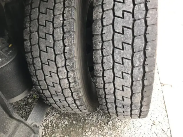 いすゞ ギガ QPG-CYL77B(6x2)の写真30