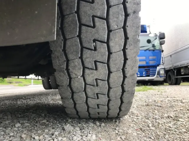 いすゞ ギガ QPG-CYL77B(6x2)の写真32