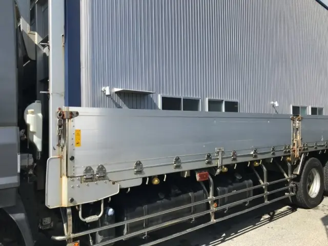 いすゞ ギガ QPG-CYL77B(6x2)の写真40