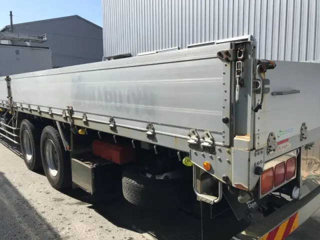 いすゞ ギガ QPG-CYL77B(6x2)の写真41