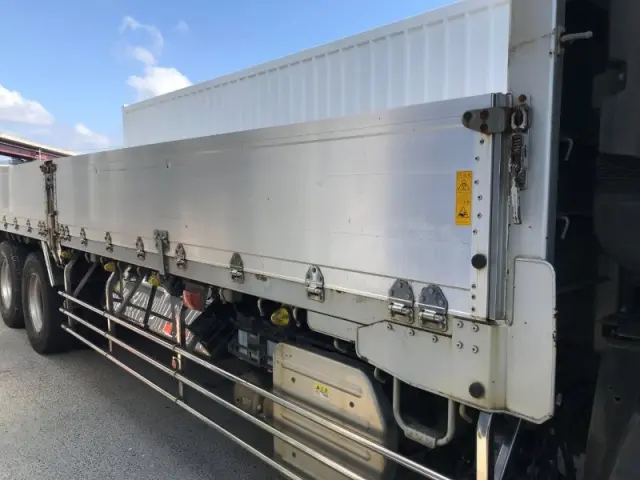 いすゞ ギガ QPG-CYL77B(6x2)の写真42