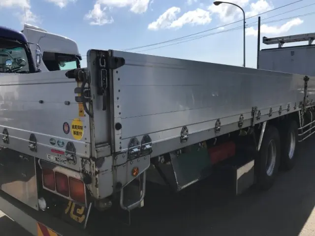 いすゞ ギガ QPG-CYL77B(6x2)の写真43