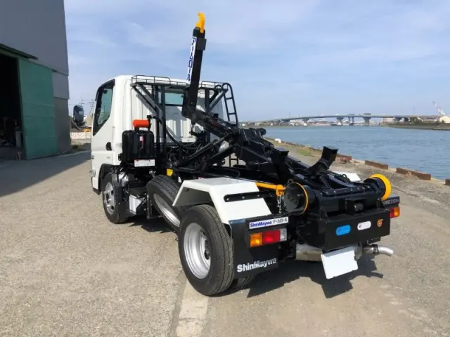 三菱 キャンター 2RG-FBAV0(2WD)の写真3