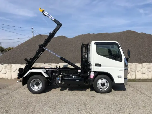三菱 キャンター 2RG-FBAV0(2WD)の写真6