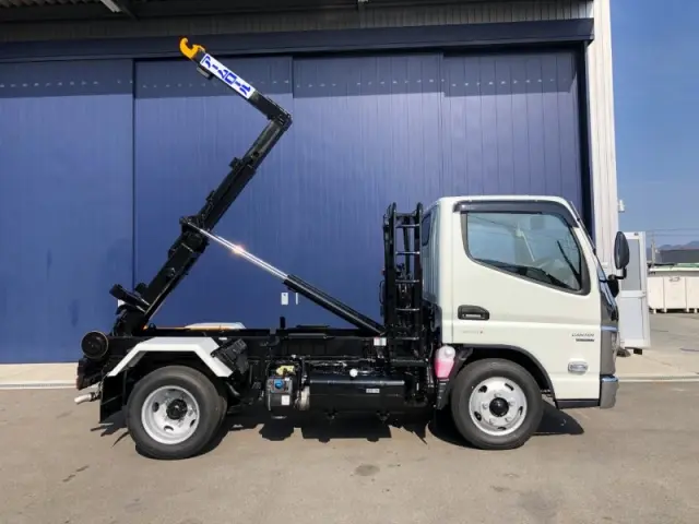 三菱 キャンター 2RG-FBAV0(2WD)の写真6