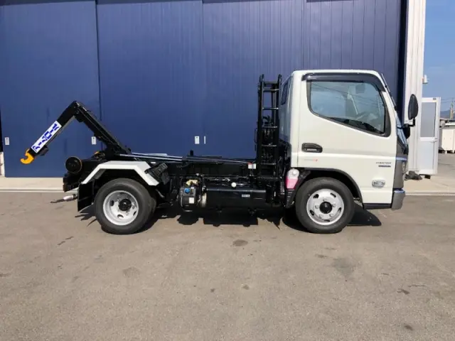 三菱 キャンター 2RG-FBAV0(2WD)の写真7