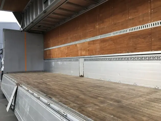 UD クオン QPG-CG5ZA(8x4)の写真6