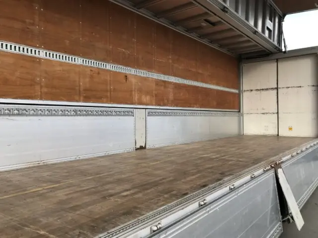 UD クオン QPG-CG5ZA(8x4)の写真7