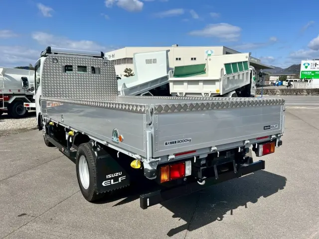 いすゞ エルフ 2RG-NMR88AC(2WD)の写真3