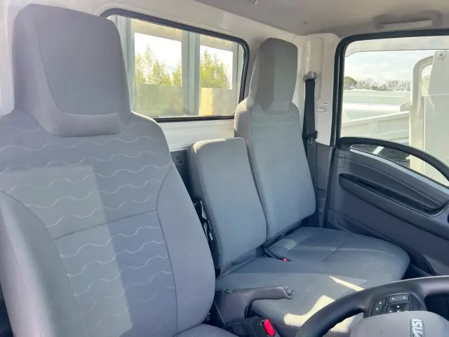 いすゞ エルフ 2RG-NMR88AC(2WD)の写真7