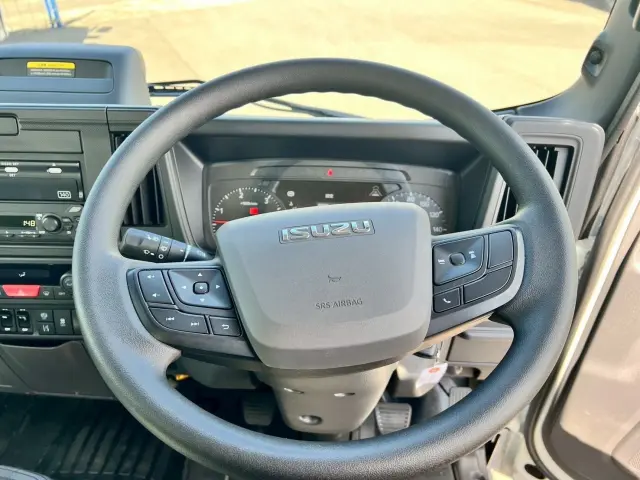 いすゞ エルフ 2RG-NMR88AC(2WD)の写真8