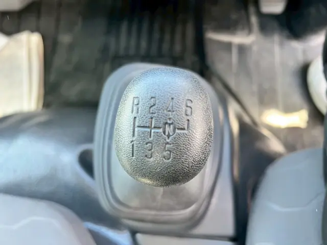 いすゞ エルフ 2RG-NMR88AC(2WD)の写真16