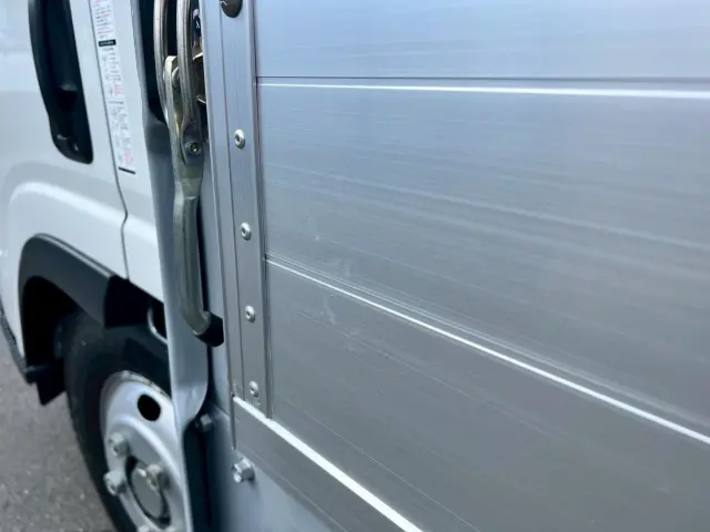 いすゞ エルフ 2RG-NMR88AC(2WD)の写真32