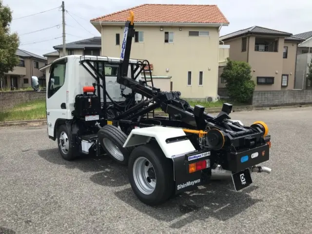 三菱 キャンター 2RG-FBAV0(2WD)の写真3