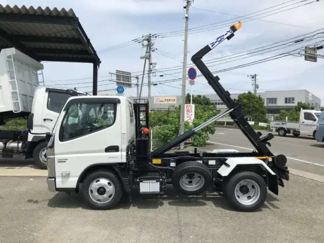 三菱 キャンター 2RG-FBAV0(2WD)の写真5