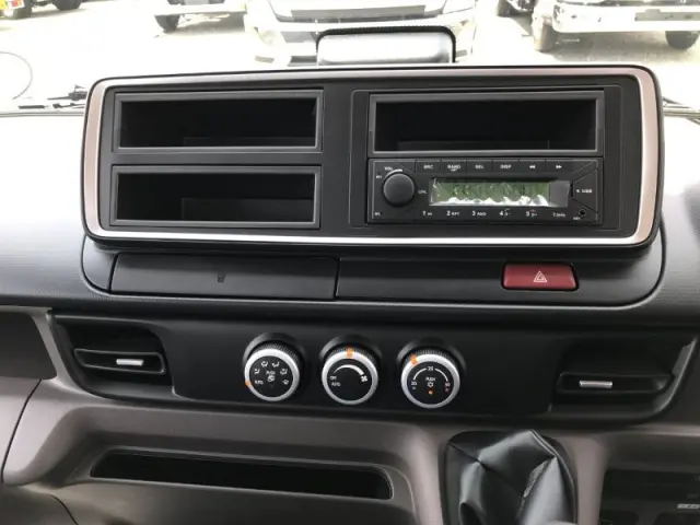 三菱 キャンター 2RG-FBAV0(2WD)の写真10