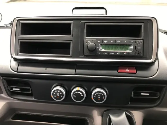 三菱 キャンター 2RG-FBAV0(2WD)の写真10