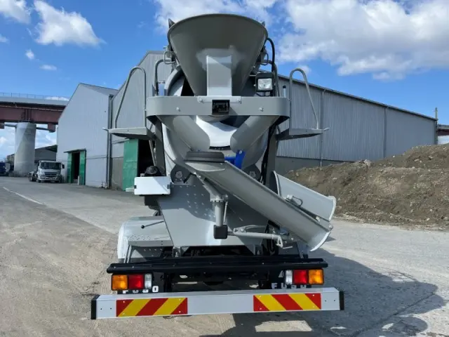 三菱 ファイター 2KG-FK72F(2WD)の写真6