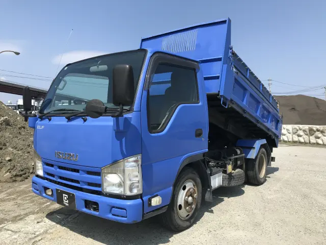 いすゞ エルフ BKG-NKR85AN(2WD)の写真1