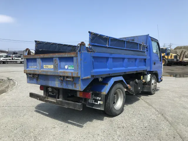 いすゞ エルフ BKG-NKR85AN(2WD)の写真4