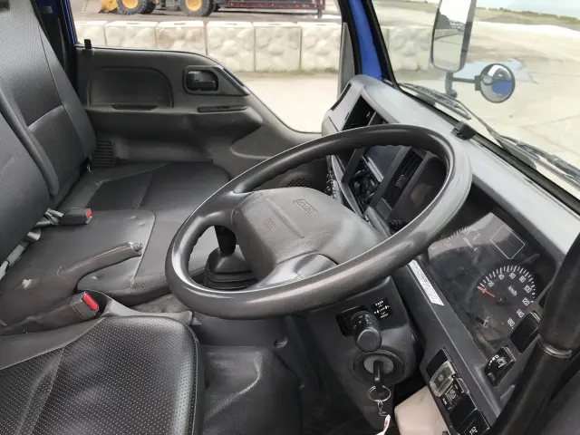 いすゞ エルフ BKG-NKR85AN(2WD)の写真8