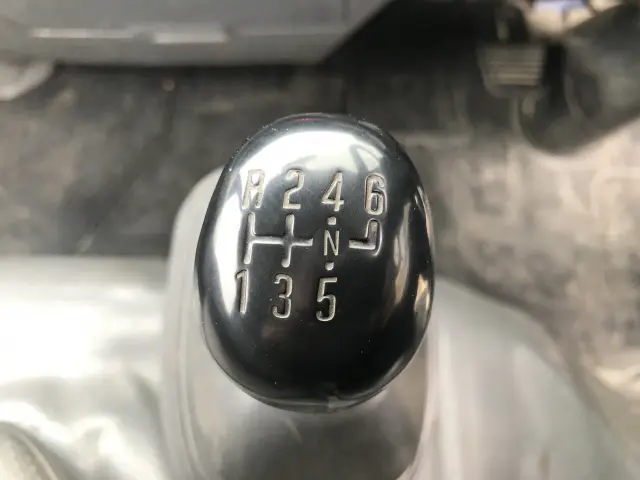 いすゞ エルフ BKG-NKR85AN(2WD)の写真10