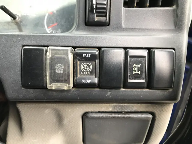 いすゞ エルフ BKG-NKR85AN(2WD)の写真13