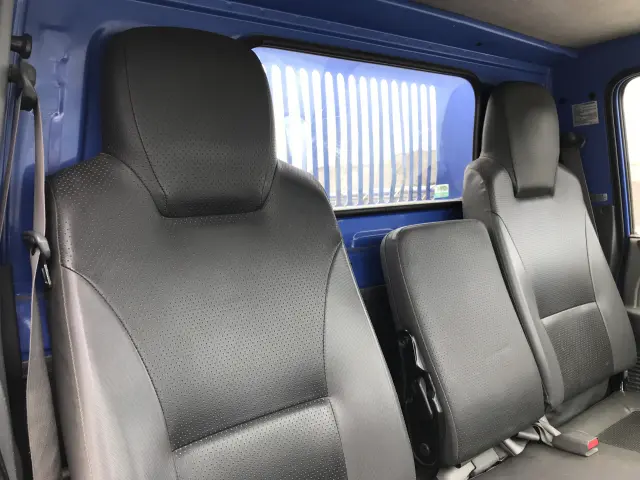 いすゞ エルフ BKG-NKR85AN(2WD)の写真15