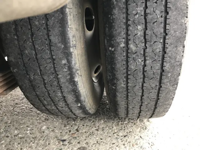 いすゞ エルフ BKG-NKR85AN(2WD)の写真21