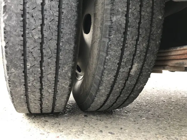 いすゞ エルフ BKG-NKR85AN(2WD)の写真22