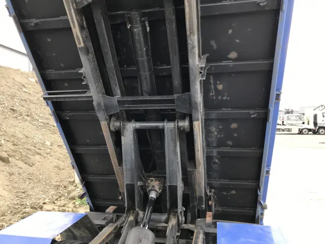 いすゞ エルフ BKG-NKR85AN(2WD)の写真23