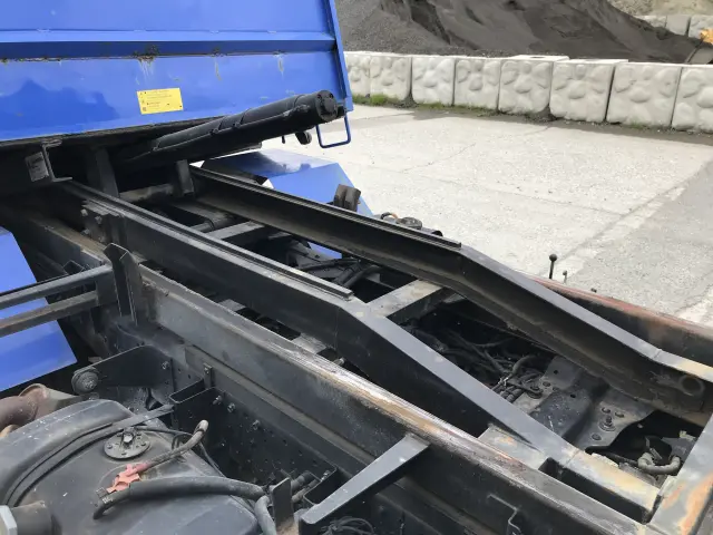 いすゞ エルフ BKG-NKR85AN(2WD)の写真25