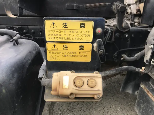 いすゞ エルフ BKG-NKR85AN(2WD)の写真26