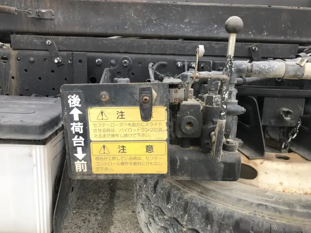 いすゞ エルフ BKG-NKR85AN(2WD)の写真27