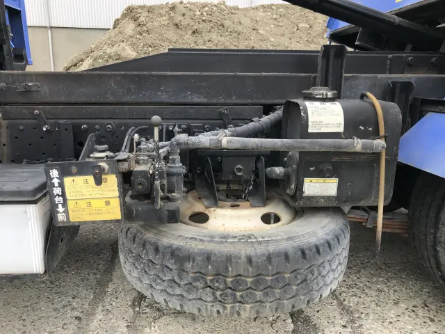 いすゞ エルフ BKG-NKR85AN(2WD)の写真28