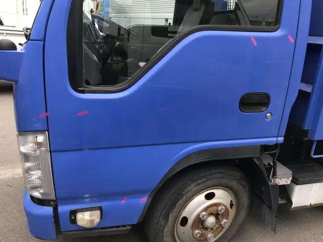 いすゞ エルフ BKG-NKR85AN(2WD)の写真35