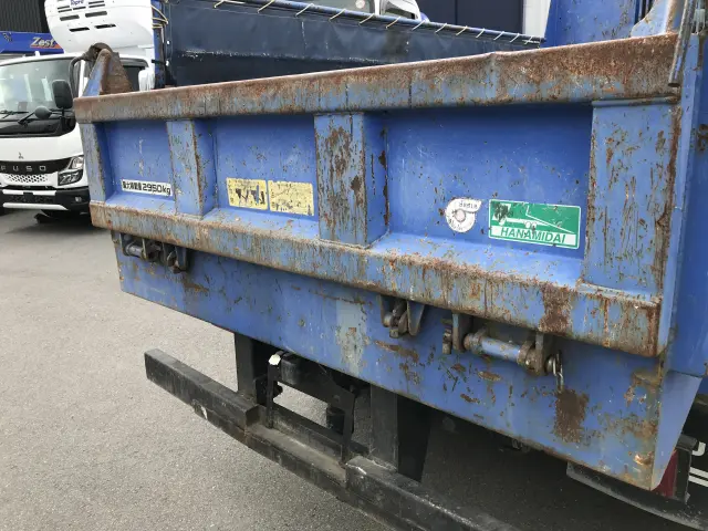 いすゞ エルフ BKG-NKR85AN(2WD)の写真37