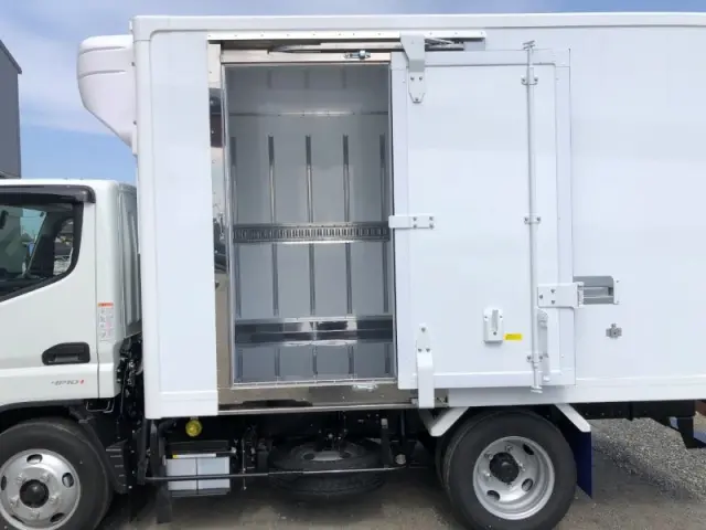 三菱 キャンター 2RG-FBAV0(2WD)の写真8