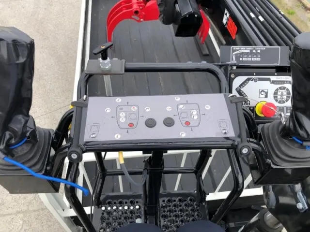 日野 レンジャー 2KG-FE2ACA(2WD)の写真17