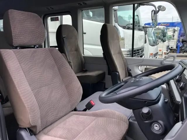 トヨタ コースター 2WG-GDB110(2WD)の写真6