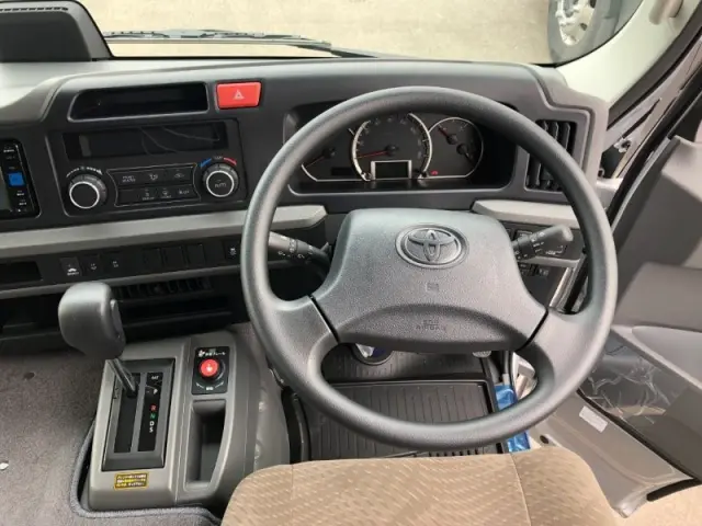 トヨタ コースター 2WG-GDB110(2WD)の写真7