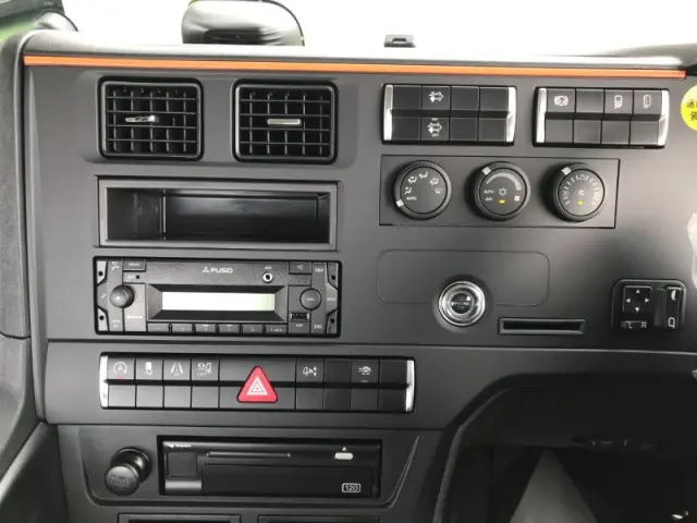 三菱 スーパーグレート 2RG-FP84VDR(2WD)の写真9