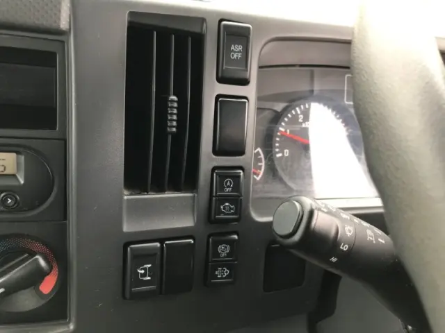 いすゞ エルフ TRG-NPR85AR(2WD)の写真11