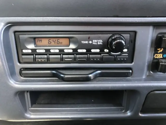 いすゞ エルフ PB-NPR81AR(2WD)の写真9