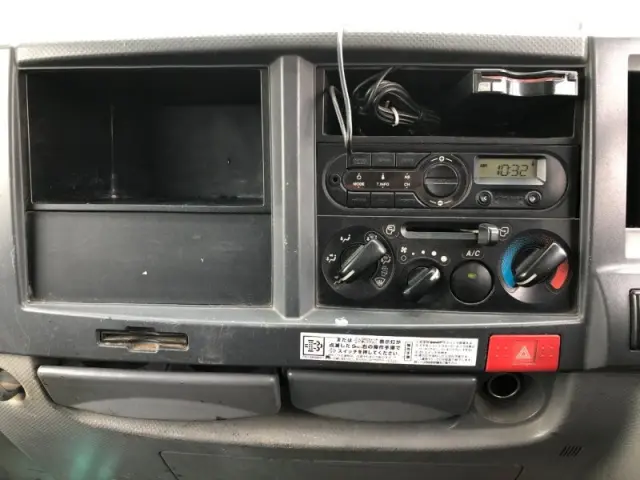 いすゞ エルフ TPG-NKR85AN(2WD)の写真11