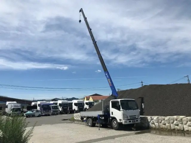 いすゞ エルフ 2RG-NPR88YN(2WD)の写真5
